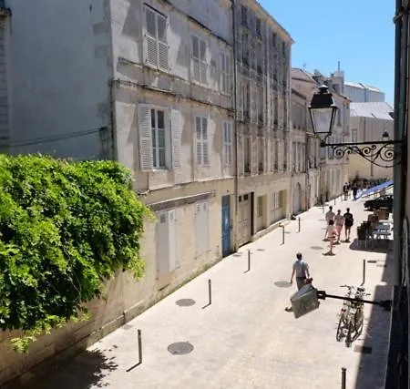 2 Pièces Hyper Centre De La Rochelle, Proche Du Port Et De La